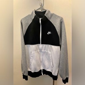 Nike zip up men’s sweater. Size medium.
